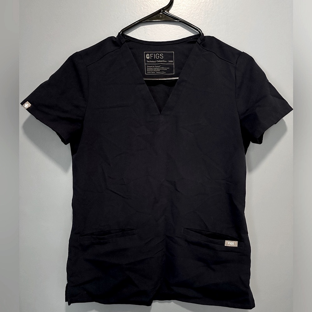 Figs Casma three-pocket scrub top - navy